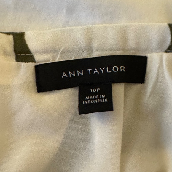 Ann Taylor Floral Green and White Midi Pencil Skirt - Picture 4 of 10